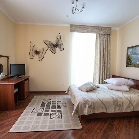 Karpaty Hotel 후스트 외부 사진
