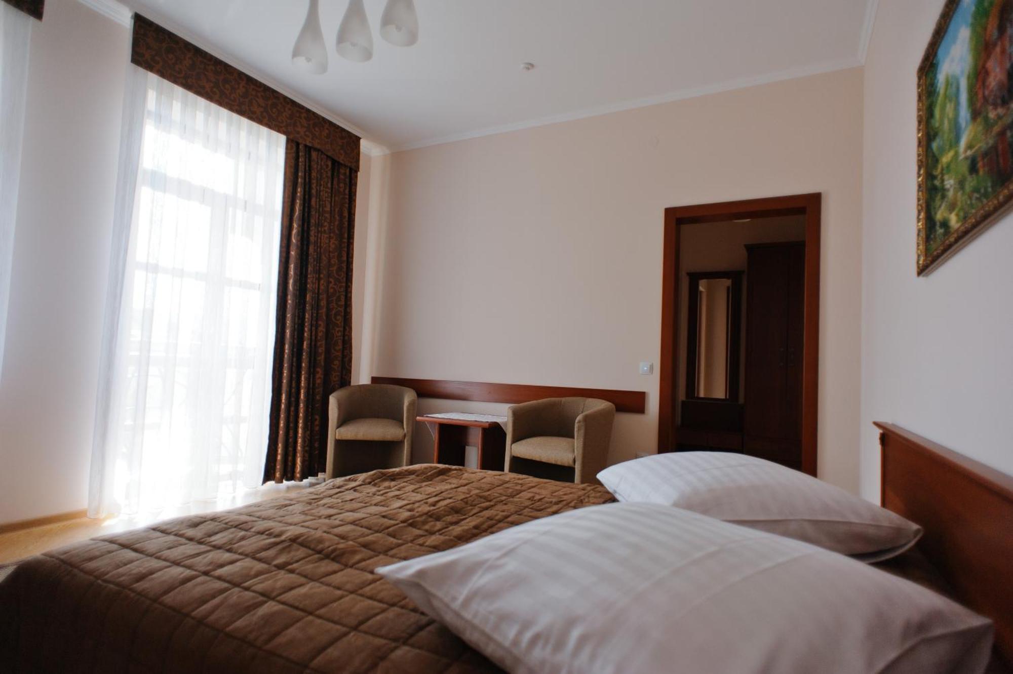 Karpaty Hotel 후스트 외부 사진