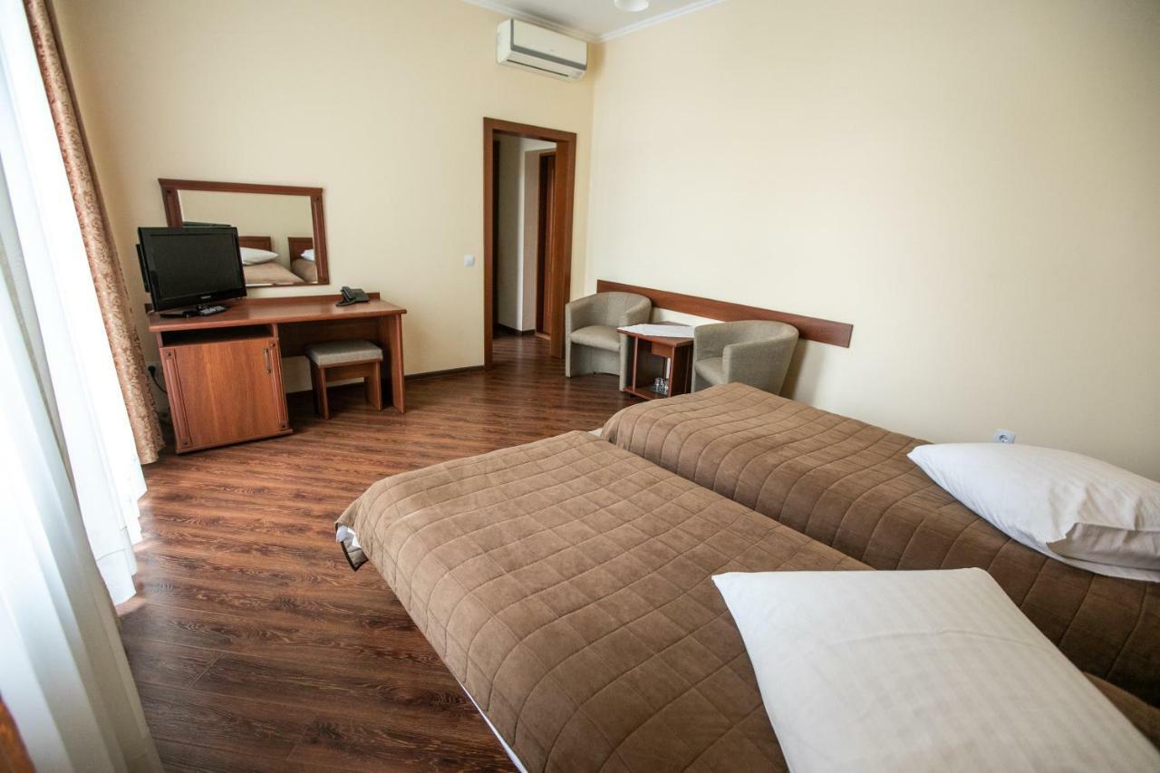 Karpaty Hotel 후스트 외부 사진