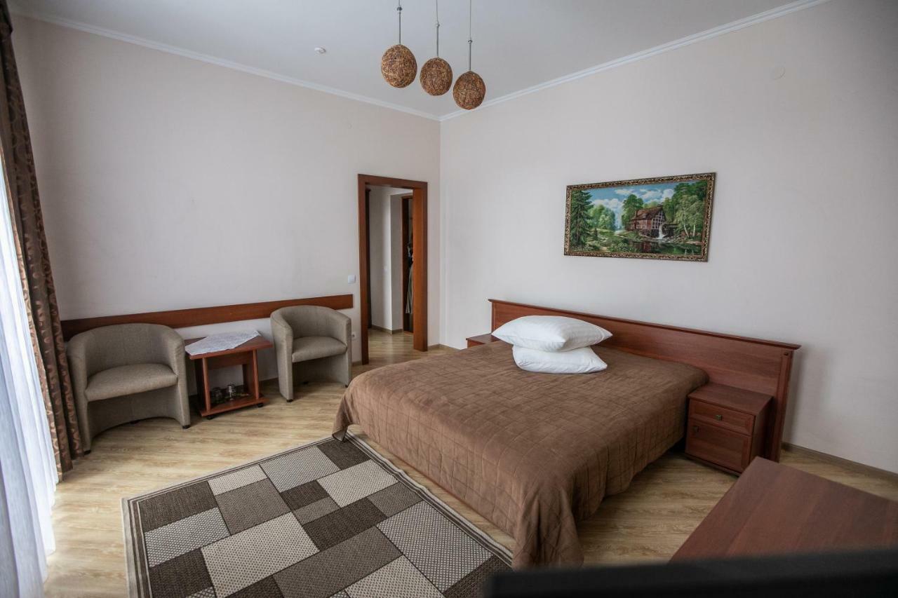 Karpaty Hotel 후스트 외부 사진