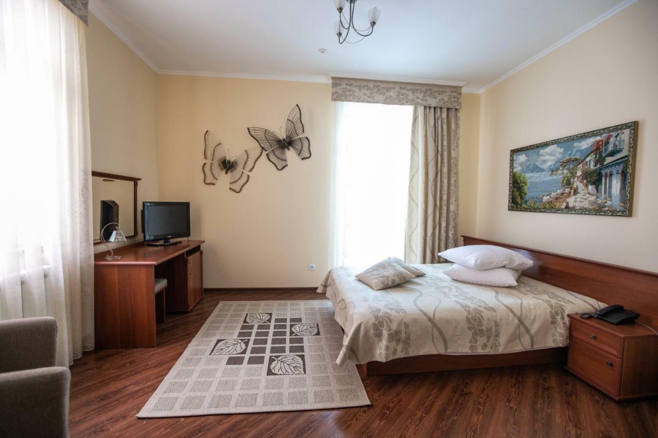 Karpaty Hotel 후스트 외부 사진